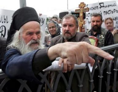 Rebell diomede fortsetter å fordømme den russisk-ortodokse kirken