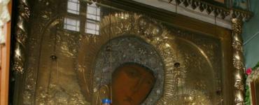 Stará ruská ikona Matky Božej Nachádza sa stará ruská ikona Matky Božej