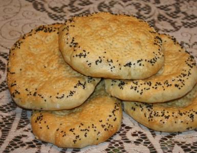 Uzbek flatbread: homemade recipe