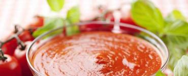 Recepty na prípravu paradajkovej omáčky na zimu