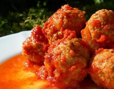 Meatballs in tomato sauce - recipe in a slow cooker Meatballs in sour cream tomato sauce in a slow cooker