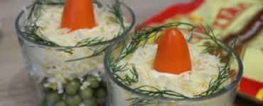 Salāti Ziemassvētkiem: vienkāršākās un garšīgākās receptes Vienkārši un garšīgi salāti Ziemassvētkiem