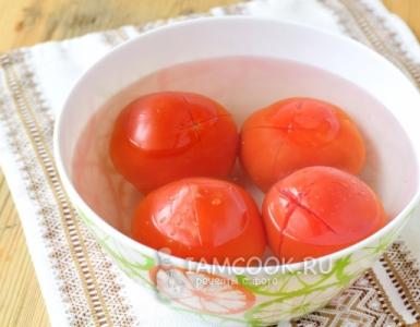Gurķi tomātos ziemai - lieliskas receptes tomātu mērcē