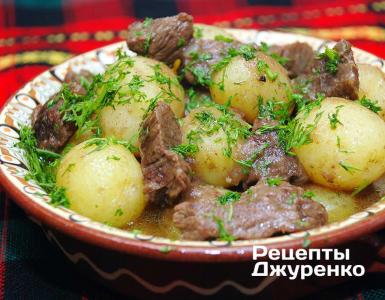 Gaļa ar jaunajiem kartupeļiem: ļoti garšīgs mājas ēdiens