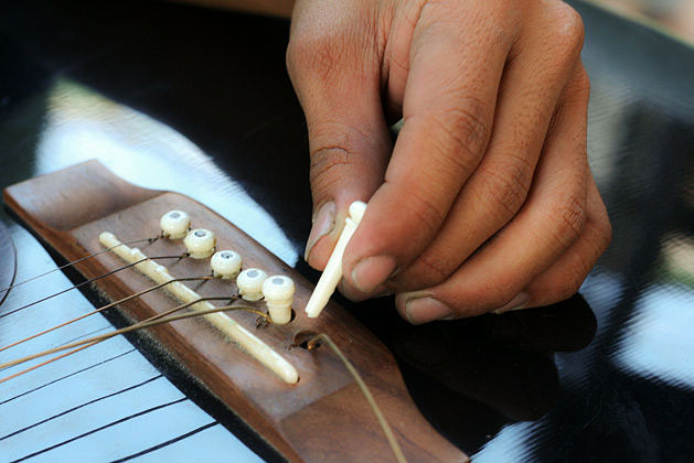 Installation of nylon strings on guitar